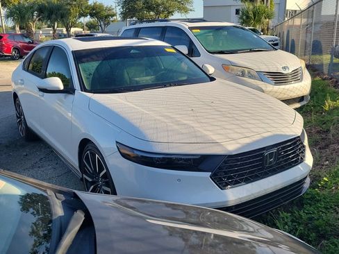 Used 2025 Honda Accord Touring image 2
