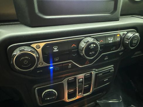 Used 2023 Jeep Wrangler Unlimited AWD/4WD image 68