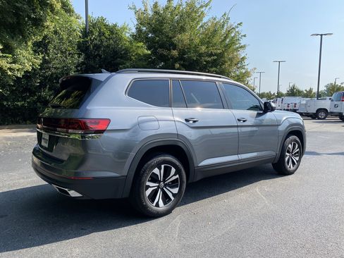 Used 2025 Volkswagen Atlas SE FWD image 9