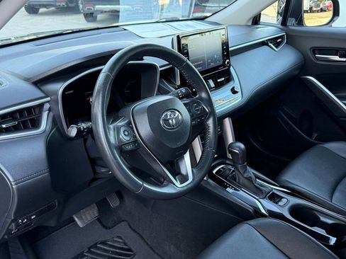 Used 2022 Toyota Corolla Cross XLE w/ Convenience Package FWD image 21