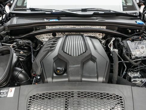 Certified 2025 Porsche Macan image 31