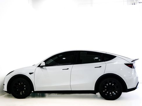 Used 2021 Tesla Model Y Long Range AWD/4WD image 6