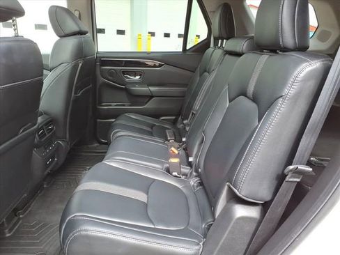 Used 2023 Honda Pilot Touring image 8