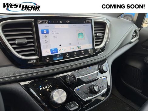 Used 2026 Chrysler Pacifica Select AWD/4WD image 9