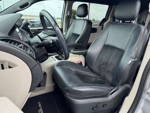 Used 2017 Dodge Grand Caravan SXT FWD image 18