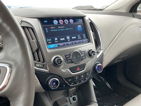 Used 2017 Chevrolet Cruze Premier image 17