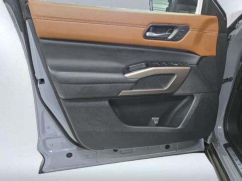 Used 2025 Nissan Pathfinder Platinum w/ Cargo Package AWD/4WD image 13
