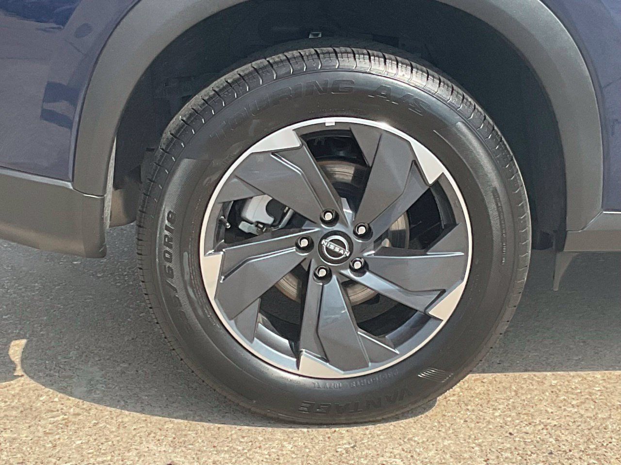 Used 2025 Nissan Rogue SV FWD image 7