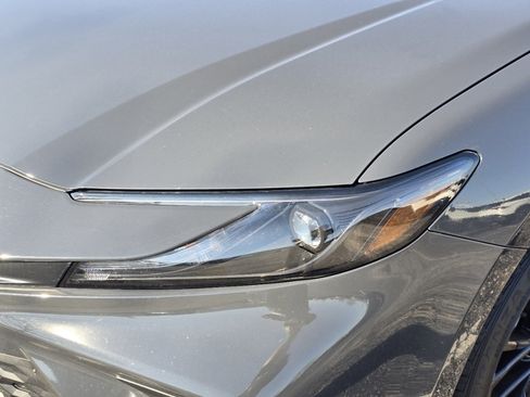 Used 2025 Toyota Camry SE w/ Convenience Package image 12