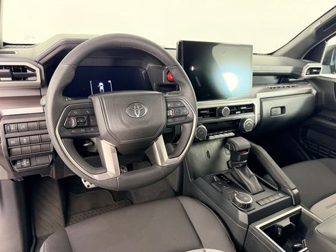 Used 2025 Toyota Tacoma TRD Sport RWD image 4