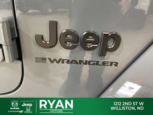 New 2026 Jeep Wrangler Unlimited Sahara AWD/4WD image 13