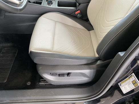 Used 2025 Volkswagen Tiguan SE w/ Panoramic Sunroof Package image 28