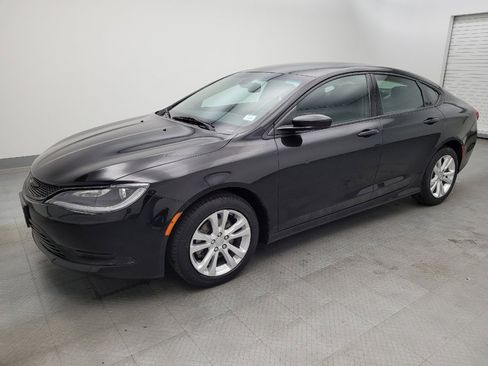 Used 2016 Chrysler 200 Limited image 2