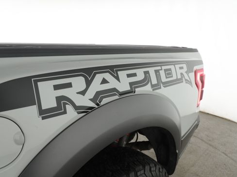 Used 2019 Ford F150 Raptor w/ Equipment Group 802A Luxury AWD/4WD image 5