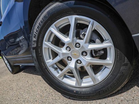 Used 2023 Chevrolet Equinox LT FWD image 2