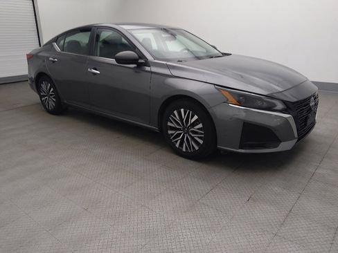 Used 2024 Nissan Altima 2.5 SV image 11