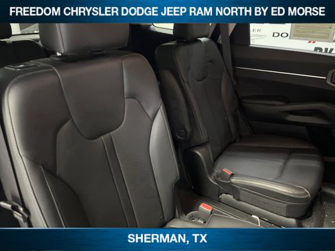 Used 2023 Kia Sorento EX image 10