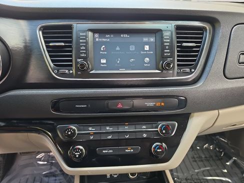 Used 2019 Kia Sedona L FWD image 11