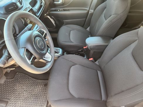Used 2023 Jeep Renegade Latitude AWD/4WD image 9