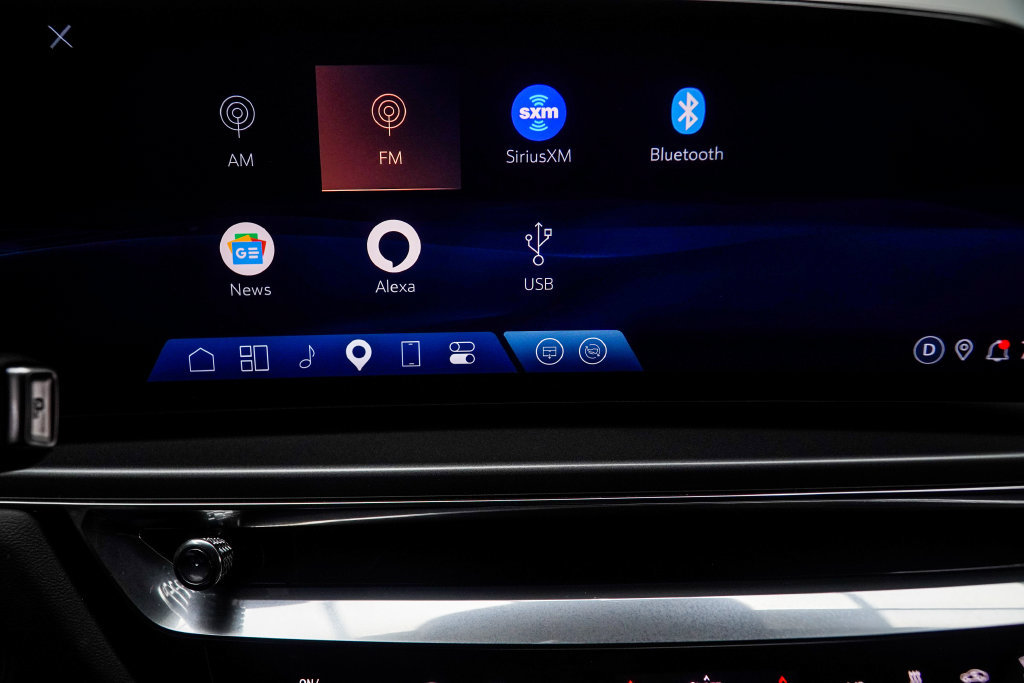 Used 2024 Cadillac Lyriq Tech RWD image 28