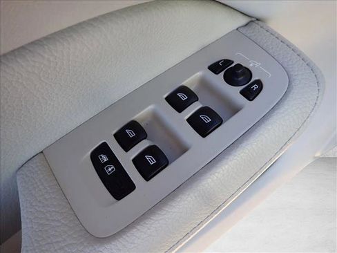 Used 2021 Volvo S60 T5 Momentum w/ Premium Package image 15