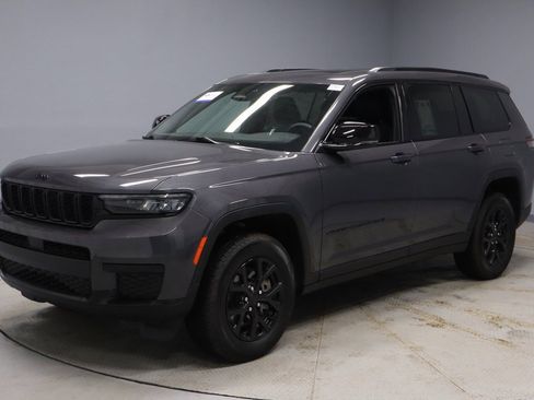 Used 2025 Jeep Grand Cherokee L Altitude image 8