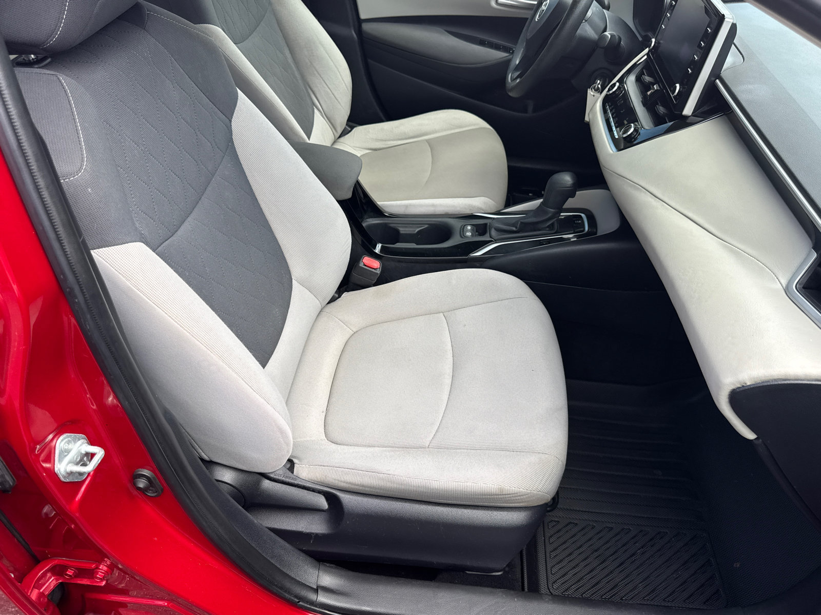 Used 2021 Toyota Corolla LE FWD image 14