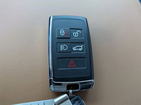 Used 2024 Land Rover Defender 90 X-Dynamic SE image 34