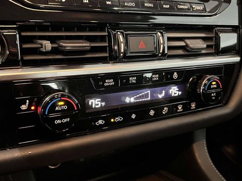 Used 2023 Nissan Pathfinder SL w/ Black Appearance Package AWD/4WD image 30