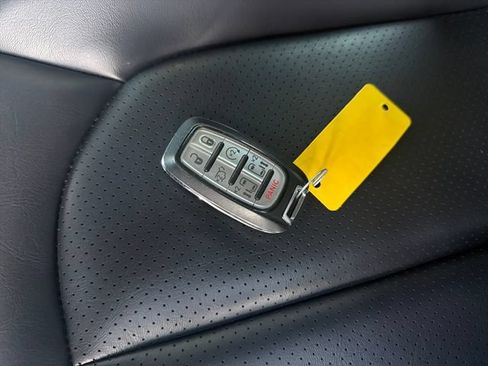 Used 2023 Chrysler Pacifica Touring-L FWD image 21