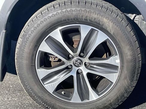 Used 2022 Toyota Highlander XLE image 13