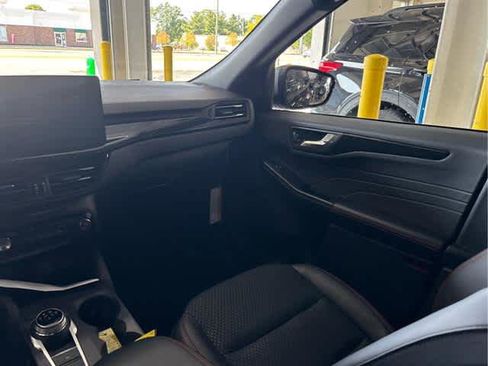 New 2025 Ford Escape ST-Line w/ Tech Pack #1 image 9