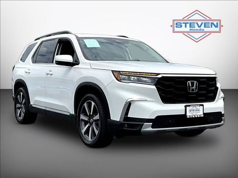Used 2024 Honda Pilot Touring image 1
