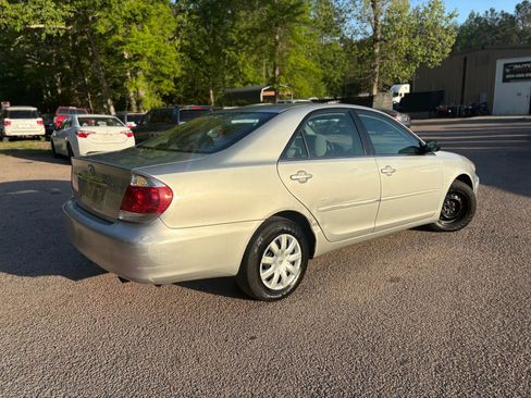Used 2006 Toyota Camry XLE FWD image 39