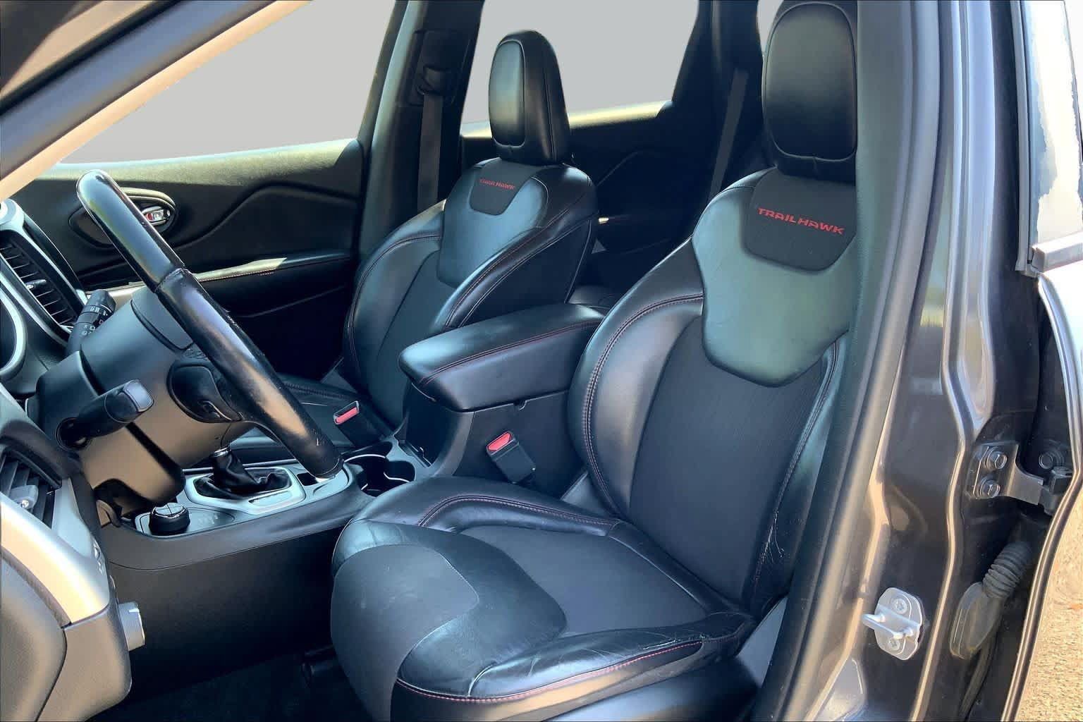 Used 2018 Jeep Cherokee Trailhawk w/ Comfort/Convenience Group AWD/4WD image 8