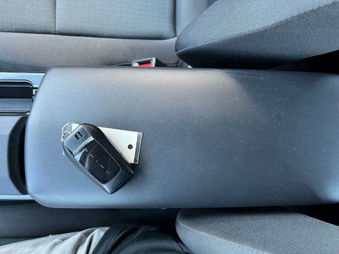 Used 2023 Toyota Prius Limited image 38