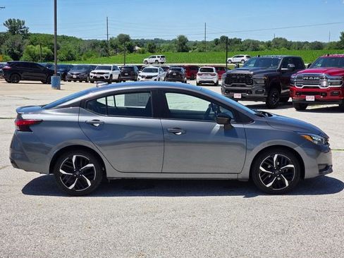 Used 2024 Nissan Versa SR FWD image 9