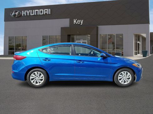 Used 2018 Hyundai Elantra SE image 3