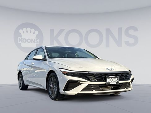 Certified 2024 Hyundai Elantra SEL FWD image 10