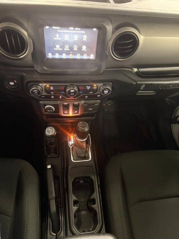 Used 2020 Jeep Wrangler Sport AWD/4WD image 27