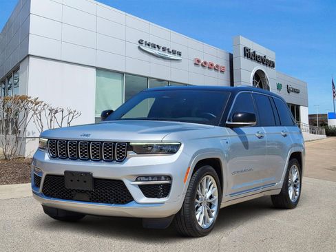 Used 2022 Jeep Grand Cherokee Summit AWD/4WD image 2