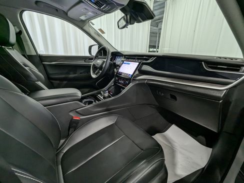 Used 2023 Jeep Grand Cherokee 4WD 4xe image 11