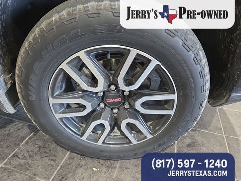Used 2023 GMC Sierra 1500 AT4 w/ AT4 Preferred Package AWD/4WD image 4