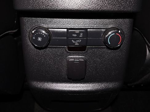 Certified 2018 Ford Explorer XLT w/ Equipment Group 202A AWD/4WD image 16