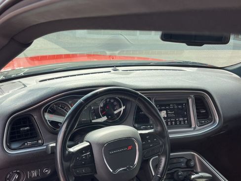 Used 2022 Dodge Challenger SXT RWD image 5