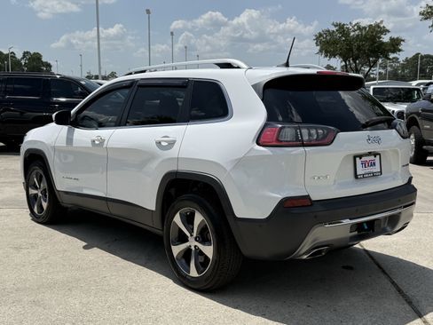 Used 2019 Jeep Cherokee Limited w/ Technology Group AWD/4WD image 7