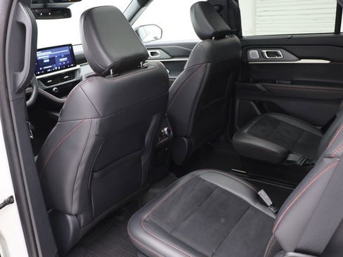 Used 2025 Ford Explorer ST AWD/4WD image 11