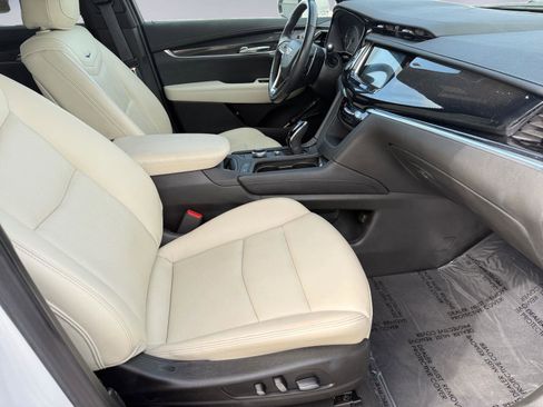 Used 2024 Cadillac XT6 Sport w/ Technology Package image 19