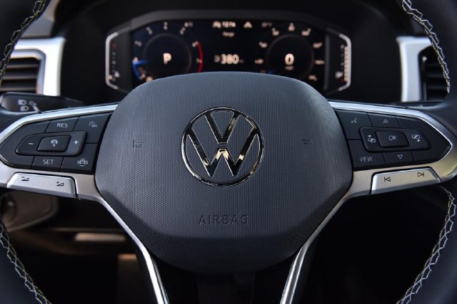 Certified 2023 Volkswagen Atlas Cross Sport SE w/ Panoramic Sunroof Package AWD/4WD image 18