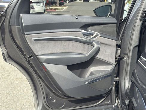 Used 2022 Audi e-tron S Prestige w/ Prestige Package image 26